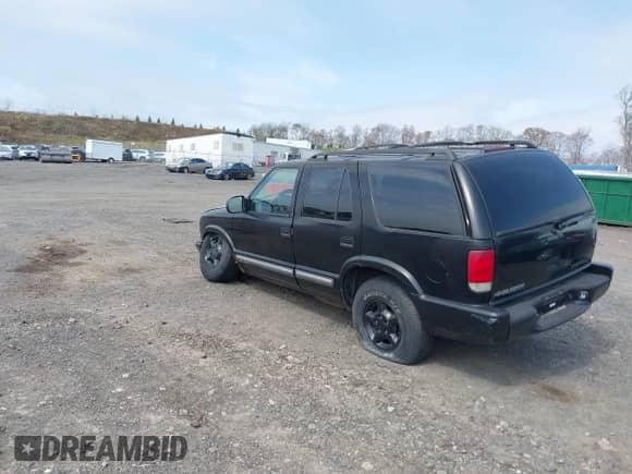 2000 Chevrolet Blazer LT с VIN 1GNDT13W8Y2381912, выставлен на аукционе IAAI как лот 42083991 с пробегом 69 983 миль миль и . История ставок и продаж доступна на DreamBid. Изображение 3.