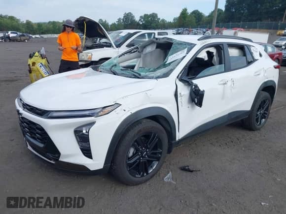 2025 Chevrolet Trax ACTIV с VIN KL77LKEP8SC123244, выставлен на аукционе IAAI как лот 42974481 с пробегом 10 650 миль миль и . История ставок и продаж доступна на DreamBid. Изображение 2.
