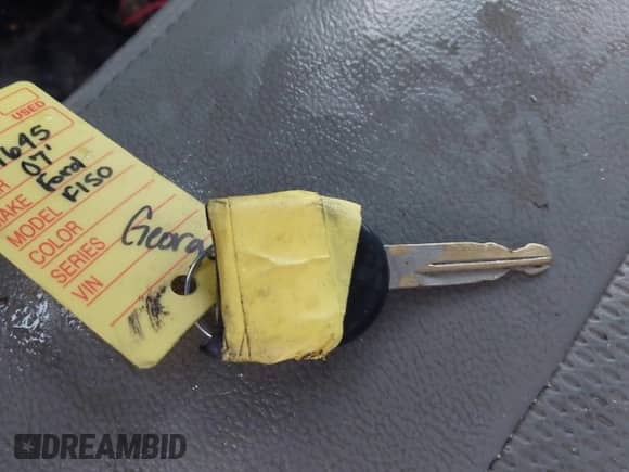 2007 Ford F-150 XL с VIN 1FTRF12297NA63105, выставлен на аукционе IAAI как лот 42288643 с пробегом 260 268 миль миль и . История ставок и продаж доступна на DreamBid. Изображение 11.