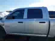 2018 Ram 1500 Tradesman z VIN 1C6RR6KM2JS225601, wystawiony jako IAAI lot #43214577 z przebiegiem 164 538 mil mil oraz . Historia ofert i sprzedaży dostępna na DreamBid. Obrazek 14.