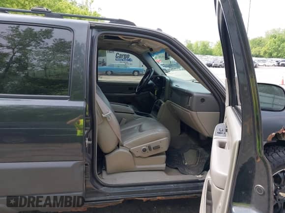 2005 Chevrolet Avalanche Z71 с VIN 3GNEK12Z55G126575, выставлен на аукционе IAAI как лот 42363204 с пробегом 185 661 миль миль и . История ставок и продаж доступна на DreamBid. Изображение 5.
