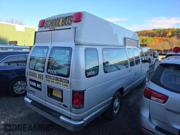 2014 Ford Econoline Cargo z VIN 1FTNS2EW1EDB050, wystawiony jako Copart lot #90381345 z przebiegiem 194 173 mil mil oraz Czysty tytuł • Clean title. Historia ofert i sprzedaży dostępna na DreamBid. Obrazek 4.
