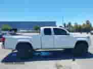 2018 Toyota Tacoma SR5 z VIN 5TFSZ5AN7JX125771, wystawiony jako IAAI lot #42783782 z przebiegiem 152 340 mil mil oraz . Historia ofert i sprzedaży dostępna na DreamBid. Obrazek 13.