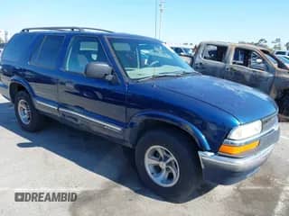 2000 Chevrolet Blazer LT with VIN 1GNCS13W6Y2328981, listed as a IAAI auction lot 42945582 with 80,227 mi miles and . Bid and sale history available at DreamBid. Image 1.