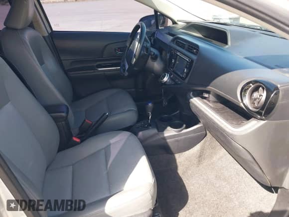 2015 Toyota Prius One z VIN JTDKDTB32F1099834, wystawiony jako IAAI lot #42310162 z przebiegiem 208 498 mil mil oraz . Historia ofert i sprzedaży dostępna na DreamBid. Obrazek 5.