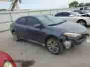 2019 Toyota Corolla L z VIN 5YFBURHEXKP887746, wystawiony jako Copart lot #71908705 z przebiegiem 98 321 mil mil oraz Szkoda całkowita • Salvage title. Historia ofert i sprzedaży dostępna na DreamBid. Obrazek 4.
