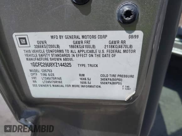 2000 Chevrolet Silverado 2500 LS z VIN 1GCFC29U8YZ144325, wystawiony jako IAAI lot #42044006 z przebiegiem 207 522 mil mil oraz . Historia ofert i sprzedaży dostępna na DreamBid. Obrazek 9.