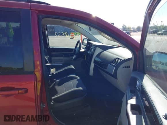 2010 Dodge Grand Caravan SXT с VIN 2D4RN5D12AR203264, выставлен на аукционе IAAI как лот 43212632 с пробегом 225 985 миль миль и . История ставок и продаж доступна на DreamBid. Изображение 5.