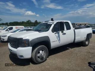 2008 Chevrolet Silverado 1500 with VIN 1GBJC39628E216942, listed as a Copart auction lot 63582915 with 109,489 mi miles and Salvage title. Bid and sale history available at DreamBid. Image 1.