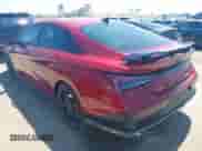 2025 Hyundai Elantra z VIN KMHLW4DKXSU025686, wystawiony jako IAAI lot #42673114 z przebiegiem 4 427 mil mil oraz . Historia ofert i sprzedaży dostępna na DreamBid. Obrazek 3.