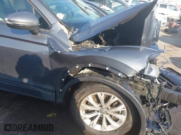 2019 Volkswagen Tiguan S с VIN 3VV0B7AX9KM111985, выставлен на аукционе IAAI как лот 42429957 с пробегом 88 015 миль миль и . История ставок и продаж доступна на DreamBid. Изображение 19.