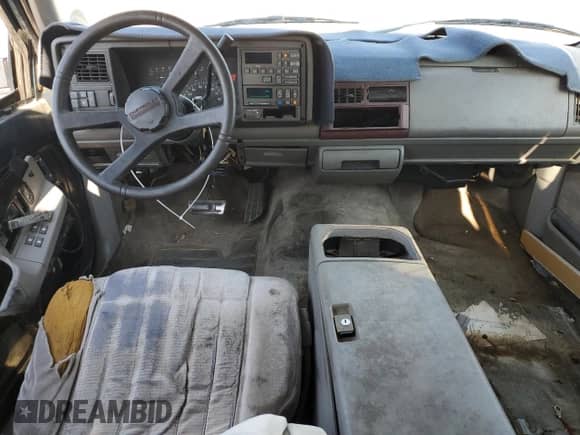 1992 Chevrolet Suburban with VIN 1GNEC16K3NJ356978, listed as a Copart auction lot 74299054 with 262,277 mi miles and Salvage title. Bid and sale history available at DreamBid. Image 8.