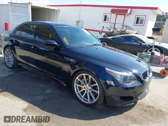 2007 BMW 5 Series M5 с VIN WBSNB93537CX07705, выставлен на аукционе IAAI как лот 41914024 с пробегом 93 990 миль миль и . История ставок и продаж доступна на DreamBid. Изображение 1.