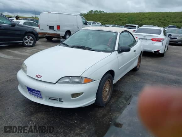 1998 Chevrolet Cavalier Z24 с VIN 4G1JF32T5WB900084, выставлен на аукционе IAAI как лот 40502402 с пробегом Не указан миль и . История ставок и продаж доступна на DreamBid. Изображение 16.