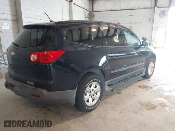 2012 Chevrolet Traverse LS z VIN 1GNKRFED0CJ348691, wystawiony jako IAAI lot #42737152 z przebiegiem 181 322 mil mil oraz . Historia ofert i sprzedaży dostępna na DreamBid. Obrazek 4.
