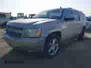 2009 Chevrolet Suburban LTZ с VIN 1GNFC36079R154425, выставлен на аукционе IAAI как лот 41827144 с пробегом 282 999 миль миль и . История ставок и продаж доступна на DreamBid. Изображение 2.