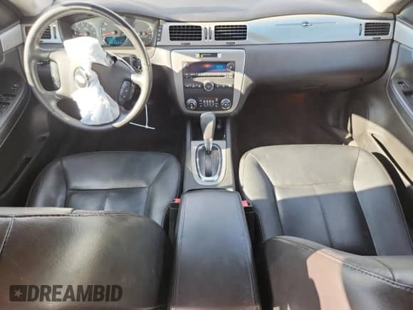 2008 Chevrolet Impala LT z VIN 2G1WC583281275696, wystawiony jako Copart lot #71961935 z przebiegiem 108 087 mil mil oraz Czysty tytuł • Clean title. Historia ofert i sprzedaży dostępna na DreamBid. Obrazek 8.