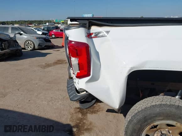 2016 Chevrolet Silverado 1500 LT with VIN 3GCUKREC3GG204087, listed as a IAAI auction lot 43424929 with 147,608 mi miles and . Bid and sale history available at DreamBid. Image 18.