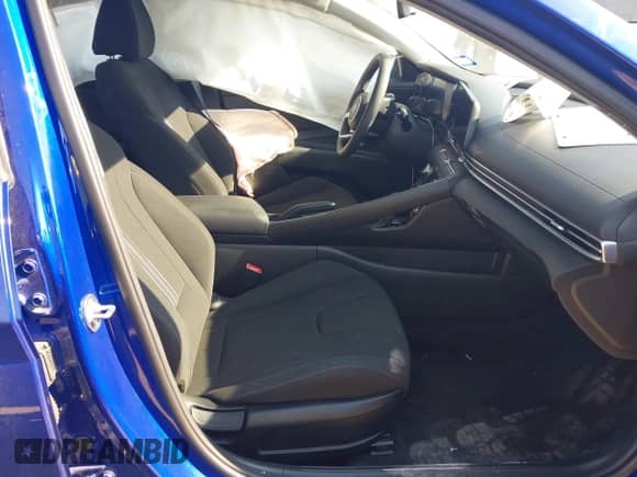 2024 Hyundai Elantra SEL with VIN KMHLM4DGXRU786777, listed as a IAAI auction lot 43527648 with 38,228 mi miles and . Bid and sale history available at DreamBid. Image 5.