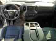 2020 Chevrolet Silverado 1500 Work Truck z VIN 1GCRWAEF2LZ261848, wystawiony jako Copart lot #70438015 z przebiegiem 77 426 mil mil oraz Szkoda całkowita • Salvage title. Historia ofert i sprzedaży dostępna na DreamBid. Obrazek 8.