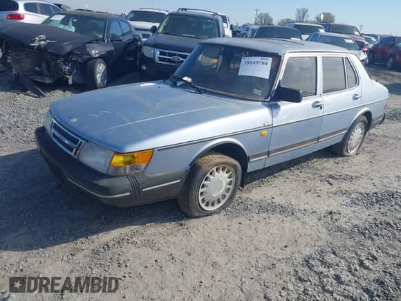 1987 Saab 900 with VIN YS3AS46D5H2018941, listed as a IAAI auction lot 39022114 with 99,969 mi miles and . Bid and sale history available at DreamBid. Image 2.