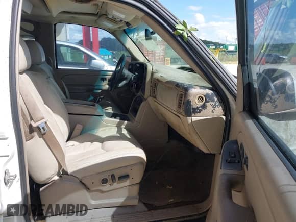 2005 Chevrolet Suburban LT with VIN 3GNEC16Z15G172962, listed as a IAAI auction lot 43390779 with 209,038 mi miles and . Bid and sale history available at DreamBid. Image 5.
