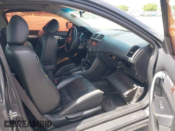 2004 Honda Accord EX with VIN 1HGCM82654A008730, listed as a IAAI auction lot 42479614 with 215,112 mi miles and . Bid and sale history available at DreamBid. Image 5.