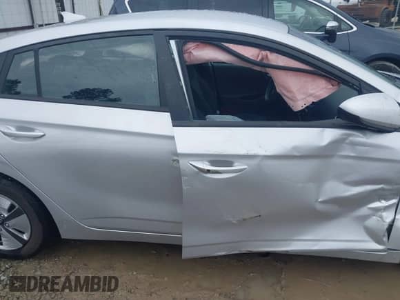 2018 Hyundai Ioniq Blue z VIN KMHC65LC4JU100168, wystawiony jako IAAI lot #43297589 z przebiegiem 104 412 mil mil oraz . Historia ofert i sprzedaży dostępna na DreamBid. Obrazek 14.
