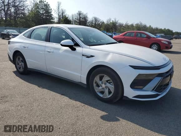 2025 Hyundai Sonata SE with VIN KMHL24JA5SA440262, listed as a Copart auction lot 65745005 with 2,608 mi miles and Salvage title. Bid and sale history available at DreamBid. Image 4.