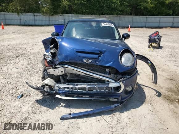 2015 MINI Hardtop S с VIN WMWXP7C54FT740648, выставлен на аукционе Copart как лот 55412595 с пробегом 51 810 миль миль и Списание • Salvage title. История ставок и продаж доступна на DreamBid. Изображение 5.