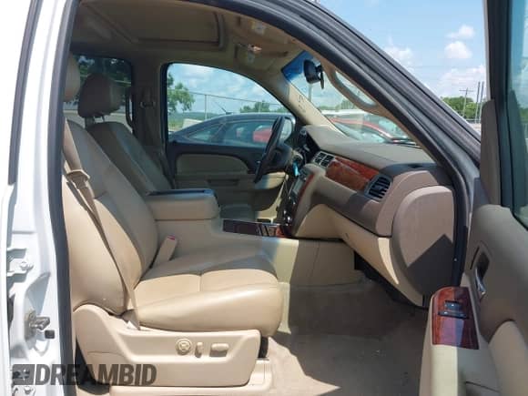 2014 Chevrolet Suburban LTZ с VIN 1GNSKKE78ER134057, выставлен на аукционе IAAI как лот 42608902 с пробегом 126 762 миль миль и . История ставок и продаж доступна на DreamBid. Изображение 5.