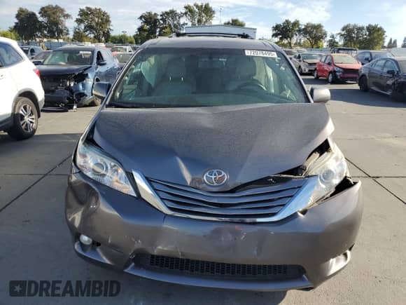 2017 Toyota Sienna XLE Auto Access Seat z VIN 5TDYZ3DC1HS775074, wystawiony jako Copart lot #72078495 z przebiegiem 3 939 mil mil oraz Szkoda całkowita • Salvage title. Historia ofert i sprzedaży dostępna na DreamBid. Obrazek 5.
