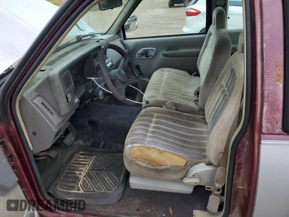 1994 GMC Sierra 1500 z VIN 2GTEC19K8R1559952, wystawiony jako Copart lot #66500615 z przebiegiem 212 547 mil mil oraz Szkoda całkowita • Salvage title. Historia ofert i sprzedaży dostępna na DreamBid. Obrazek 7.
