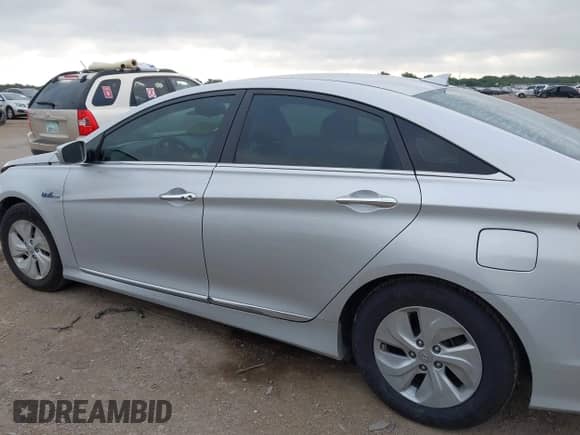 2015 Hyundai Sonata z VIN KMHEC4A42FA137994, wystawiony jako IAAI lot #42721431 z przebiegiem 151 651 mil mil oraz . Historia ofert i sprzedaży dostępna na DreamBid. Obrazek 14.