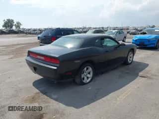 2011 Dodge Challenger z VIN 2B3CJ4DG5BH501071, wystawiony jako IAAI lot #43240663 z przebiegiem 95 193 mil mil oraz . Historia ofert i sprzedaży dostępna na DreamBid. Obrazek 4.