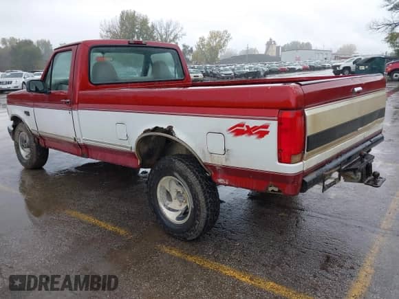 1996 Ford F-150 z VIN 1FTEF14H6TLB00892, wystawiony jako IAAI lot #43554884 z przebiegiem 172 093 mil mil oraz . Historia ofert i sprzedaży dostępna na DreamBid. Obrazek 3.