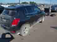 2018 Chevrolet Trax LT z VIN 3GNCJPSBXJL262394, wystawiony jako IAAI lot #43154797 z przebiegiem 58 628 mil mil oraz . Historia ofert i sprzedaży dostępna na DreamBid. Obrazek 4.