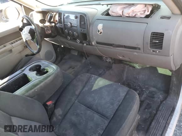 2010 Chevrolet Silverado 1500 with VIN 1GCSCPEA1AZ102995, listed as a Copart auction lot 84243305 with 280,730 mi miles and Salvage title. Bid and sale history available at DreamBid. Image 8.