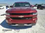 2018 Chevrolet Silverado 1500 LT z VIN 3GCUKREC9JG599450, wystawiony jako Copart lot #82511955 z przebiegiem 139 641 mil mil oraz Szkoda całkowita • Salvage title. Historia ofert i sprzedaży dostępna na DreamBid. Obrazek 5.