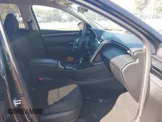 2023 Hyundai Tucson SEL z VIN 5NMJBCAE5PH186901, wystawiony jako IAAI lot #43179572 z przebiegiem 46 590 mil mil oraz . Historia ofert i sprzedaży dostępna na DreamBid. Obrazek 5.