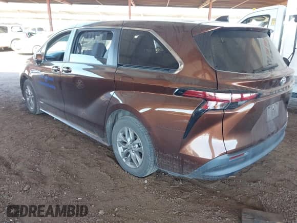 2021 Toyota Sienna LE with VIN 5TDKRKEC5MS042826, listed as a IAAI auction lot 43351756 with 71,662 mi miles and . Bid and sale history available at DreamBid. Image 3.