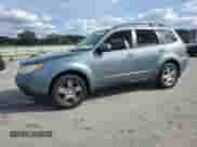 2010 Subaru Forester X Premium z VIN JF2SH6CC1AH739683, wystawiony jako Copart lot #86209925 z przebiegiem 101 924 mil mil oraz Szkoda całkowita • Salvage title. Historia ofert i sprzedaży dostępna na DreamBid. Obrazek 1.