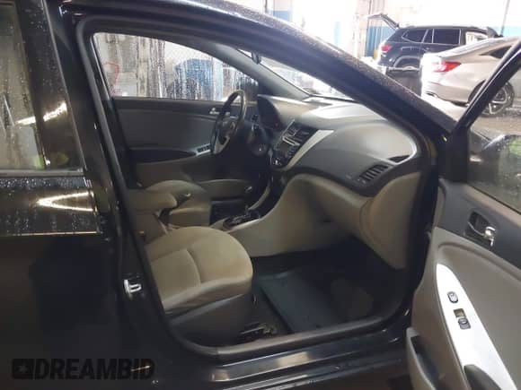 2013 Hyundai Accent SE с VIN KMHCU5AE5DU061721, выставлен на аукционе IAAI как лот 43054799 с пробегом 140 993 миль миль и . История ставок и продаж доступна на DreamBid. Изображение 5.