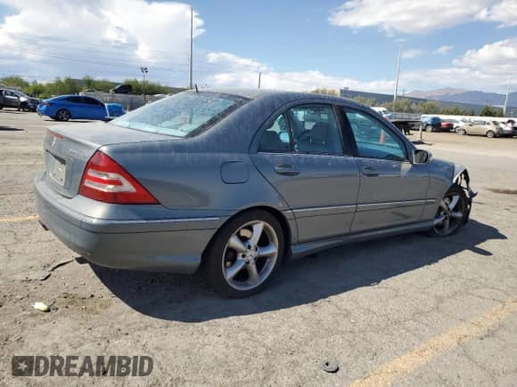 2005 Mercedes-Benz C 230 Kompressor с VIN WDBRF40J65F699028, выставлен на аукционе Copart как лот 81838625 с пробегом 108 311 миль миль и Списание • Salvage title. История ставок и продаж доступна на DreamBid. Изображение 3.