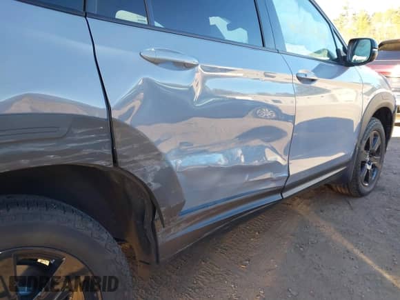 2022 Honda Pilot TrailSport with VIN 5FNYF6H88NB068019, listed as a IAAI auction lot 40857114 with 24,960 mi miles and . Bid and sale history available at DreamBid. Image 18.