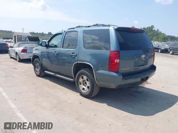 2009 Chevrolet Tahoe 2LT with VIN 1GNFK23099R105566, listed as a IAAI auction lot 42943995 with 193,950 mi miles and . Bid and sale history available at DreamBid. Image 3.