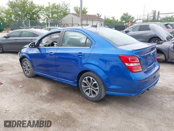 2020 Chevrolet Sonic LT z VIN 1G1JD5SB1L4103521, wystawiony jako IAAI lot #42443045 z przebiegiem 54 470 mil mil oraz . Historia ofert i sprzedaży dostępna na DreamBid. Obrazek 3.