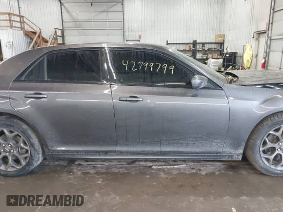 2016 Chrysler 300 S с VIN 2C3CCAGG5GH334807, выставлен на аукционе IAAI как лот 42799799 с пробегом 76 468 миль миль и . История ставок и продаж доступна на DreamBid. Изображение 14.