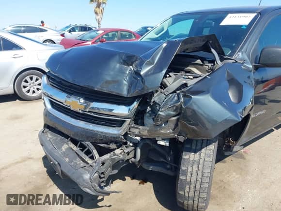 2018 Chevrolet Colorado 2WD Work Truck z VIN 1GCHSBENXJ1194805, wystawiony jako IAAI lot #42131902 z przebiegiem 109 328 mil mil oraz . Historia ofert i sprzedaży dostępna na DreamBid. Obrazek 6.