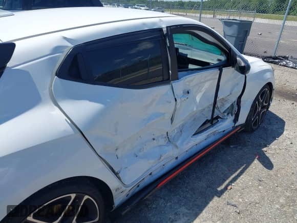 2022 Hyundai Veloster z VIN KMHT36AH3NU014434, wystawiony jako IAAI lot #42540378 z przebiegiem 28 106 mil mil oraz . Historia ofert i sprzedaży dostępna na DreamBid. Obrazek 18.